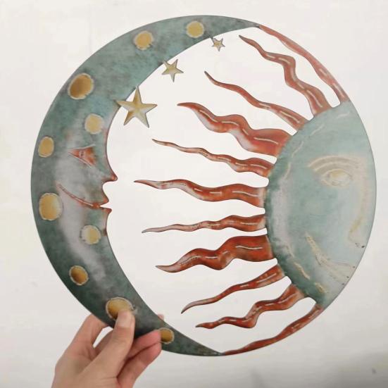 Kreatywny wiszący wisiorek Przyciągający wzrok układ sceny Trwałe słońce, księżyc i gwiazdy