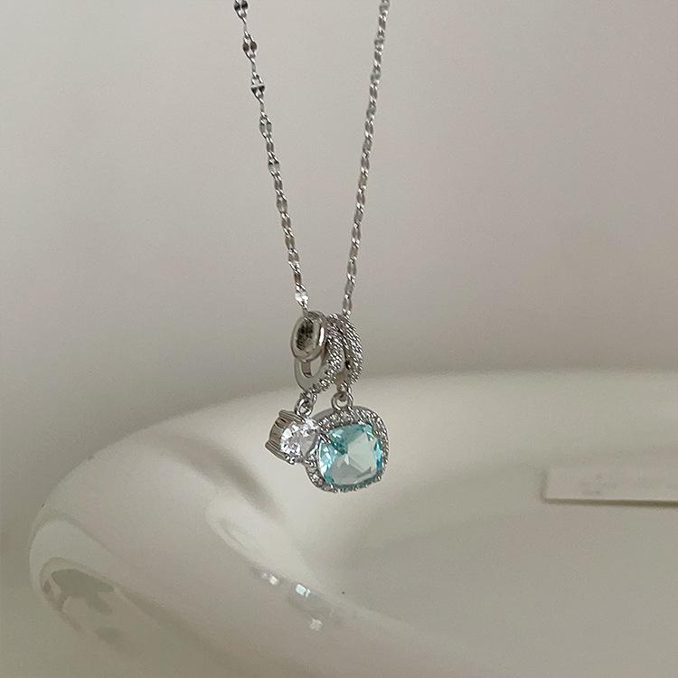 Elegant Zircon Pendant Necklace - Women's Fashion Choker with Unique Square Design and Versatile Style