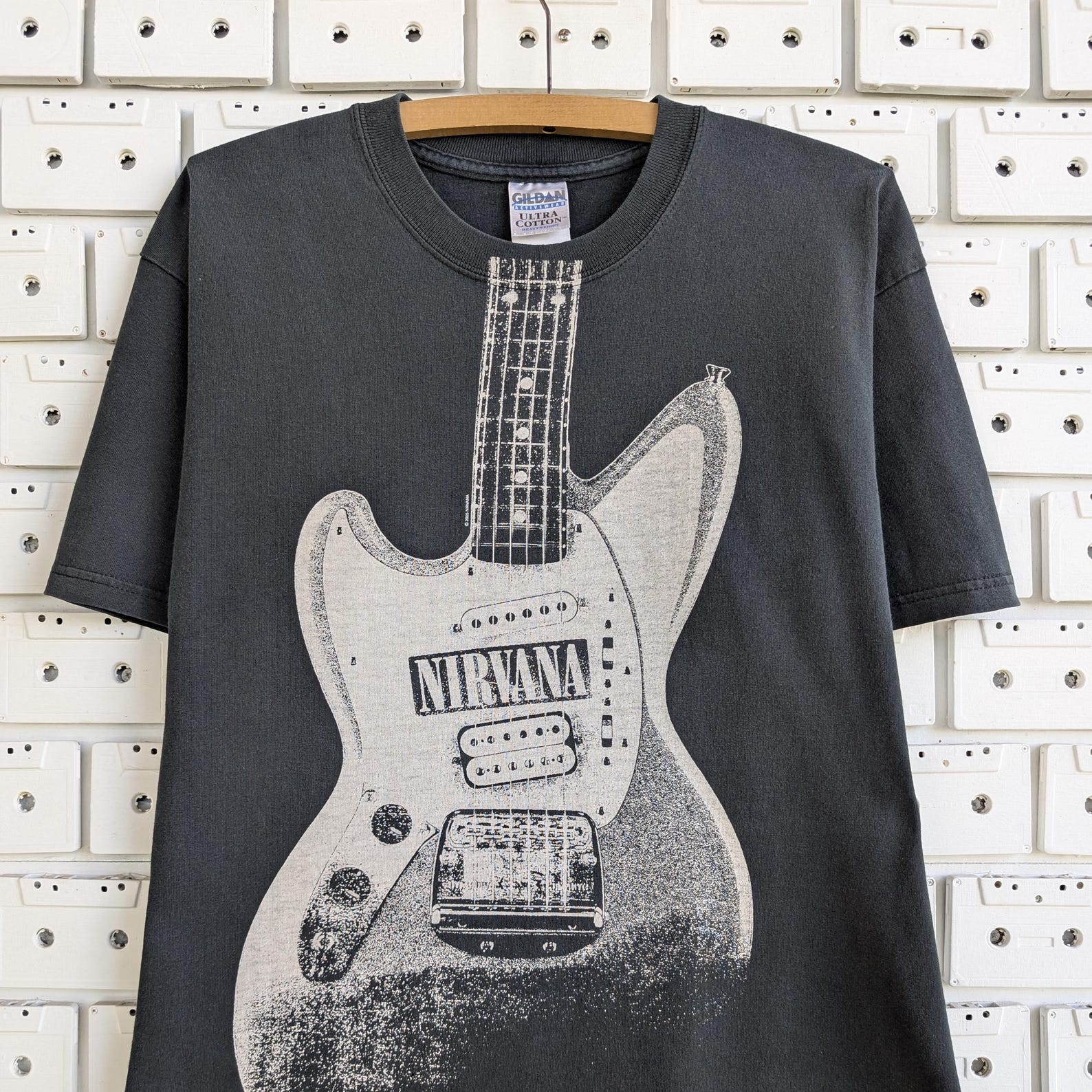 Vintage 2005 Nirvana T shirt Kurt Cobain Guitar Graphic Print Grunge Band Merch Tee Size M L