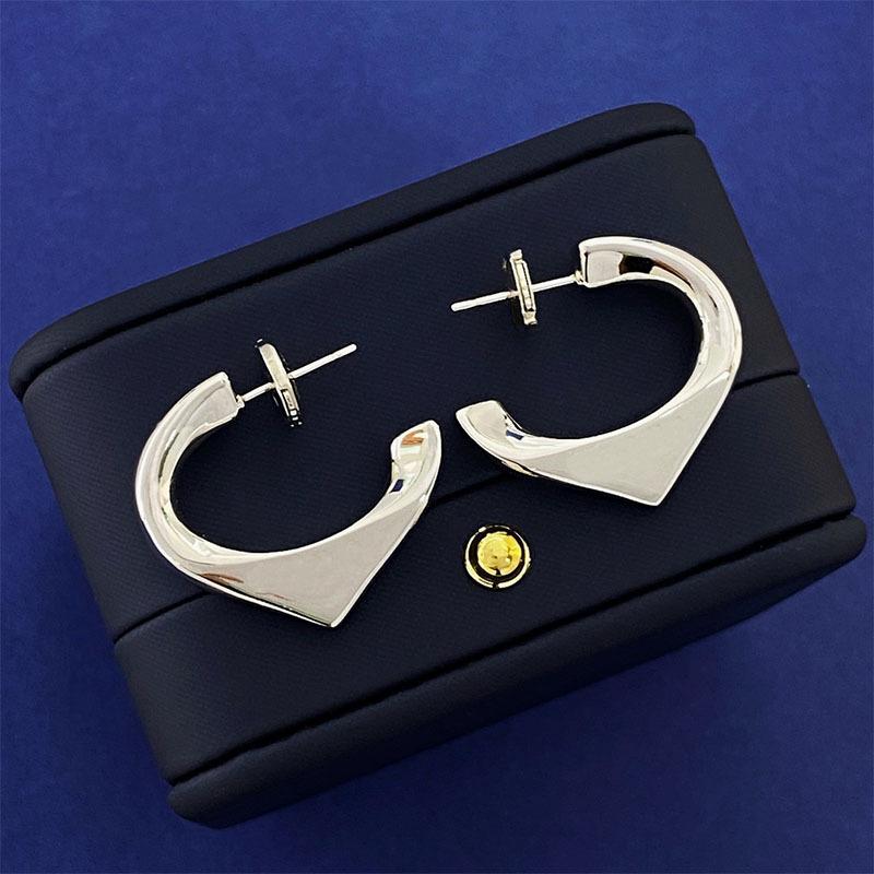 

Минималистский металлический темперамент обычные перевернутые треугольные серьги с логотипом Ins Style Niche Fashion серьги-гвоздики для женщин