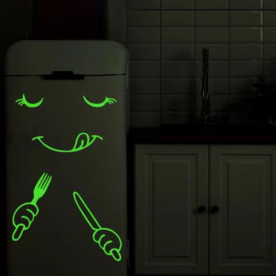 1 adet Karanlıkta parlayan Emoji Buzdolabı Çıkartmaları Basit Yaratıcı Duvar Çıkartmaları, Aydınlık, Renkli, Yüz, Buzdolabı Çıkartmaları
