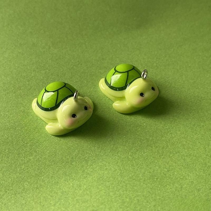 

2/9 PCS Cute Resin Turtle Charms – DIY Cartoon Pendants for Earrings, Keychains & Blush Brush Handles, Animal Accessories