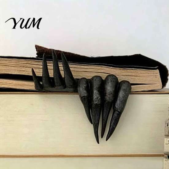 Unique Gothic Reading Accessories Creepy Demon Claw Resin Bookmark, 3D Devil Hand Horror Spooky Bookish Gift Ideas Halloween Indoor Decoration