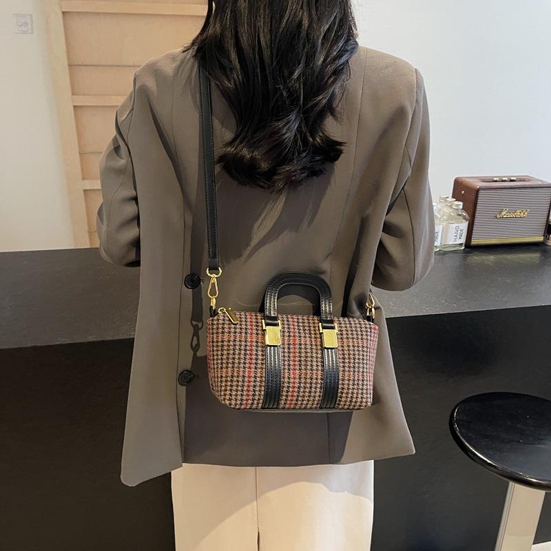 2025 plaid bowling bag women's high-end sense niche underarm chain bag exquisite portable messenger bag