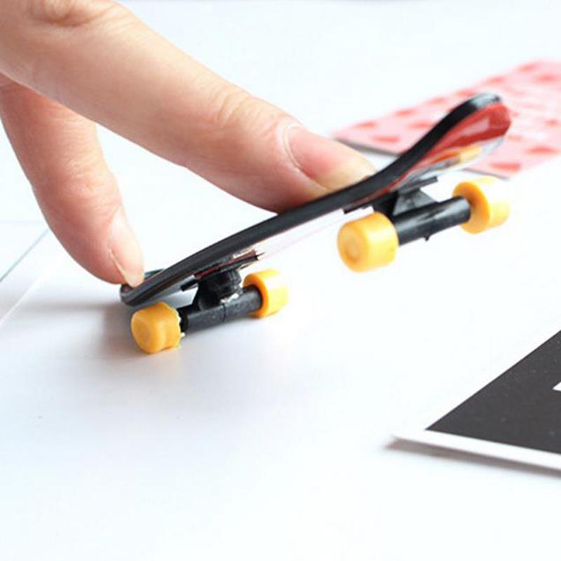 Plastový Mini Skate Prstový Skateboarding Fingerboard Novinka Hračky Pro Kluky Dárky