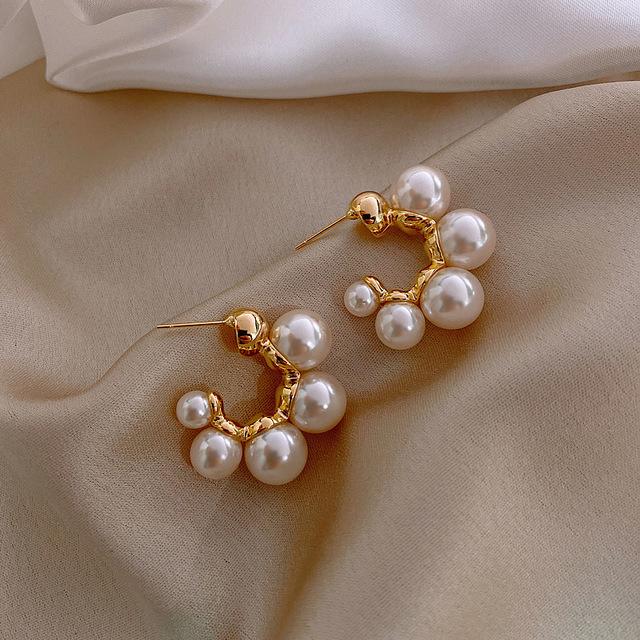 2023 New Exquisite White Flower Splicing Hoop Earrings for Women Fashion Versatile C Earrings Korean Trend Elegant Jewelry