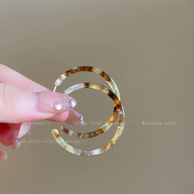 

2024 Серьги-кольца большого размера в красочном гонконгском стиле для женщин - Осенняя мода высокого класса