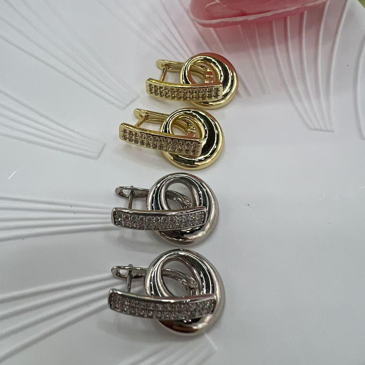 

2025 European & American S925 Silver Needle Gold-plated Earrings with Handmade Micro-inlaid Zircon Studs білий