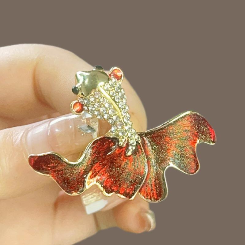 Red Japanese Carp Brooch - High-end, Luxurious, Waist-restricting Button with Anti-slip Feature for Fastening.