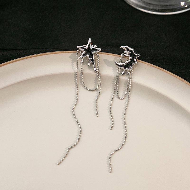 

Милые асимметричные клипсы-кисточки в виде звезд и луны с манжетами с капельной эмалью