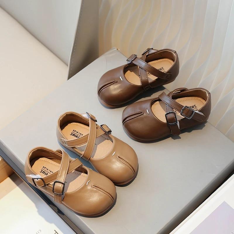 ThreeThree Girls' Shoes Spring and Autumn Soft Leather Fashion Baby Shoes Lightweight Breathable Girls Princess Shoes