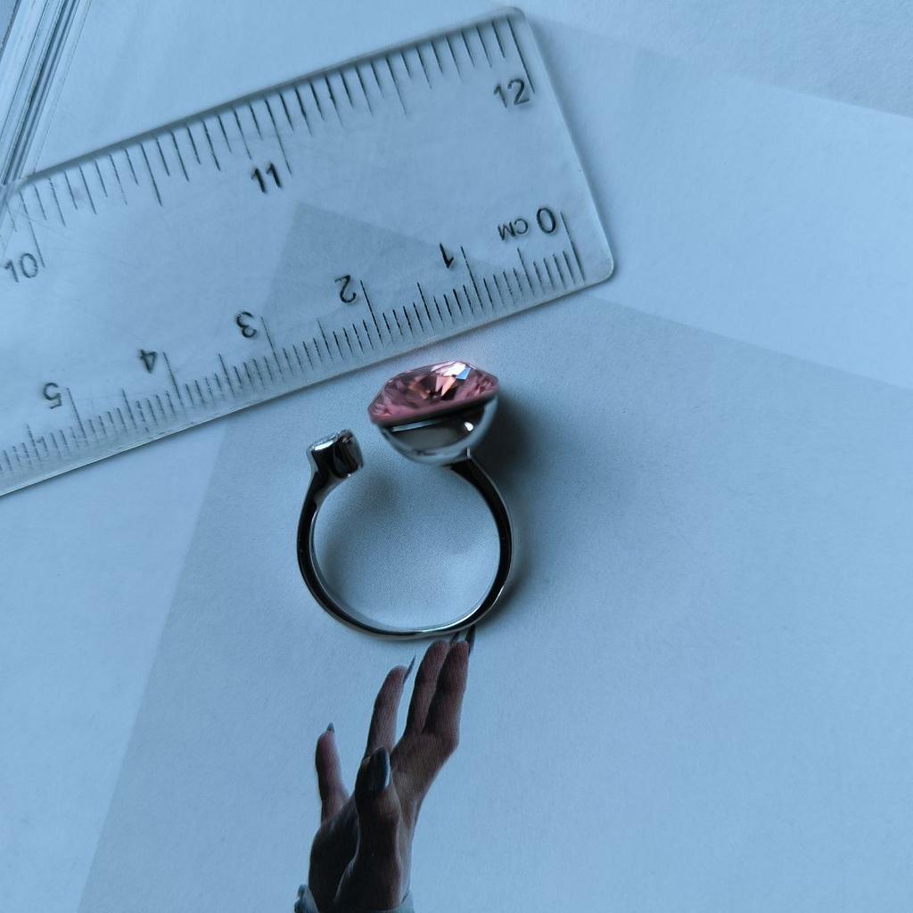 Серебряное кольцо с фианитами, вес изделия 4,7 гр (60002216)