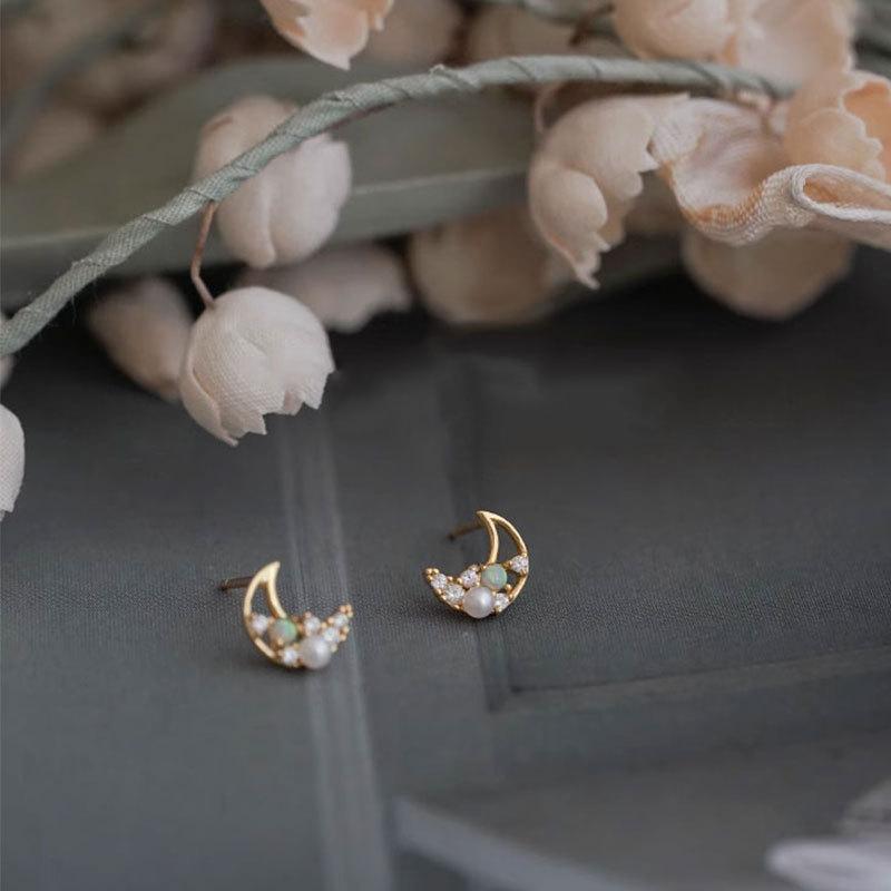 

Прекрасный плач! Мини-серьги-гвоздики в форме луны с опалом в стиле ретро