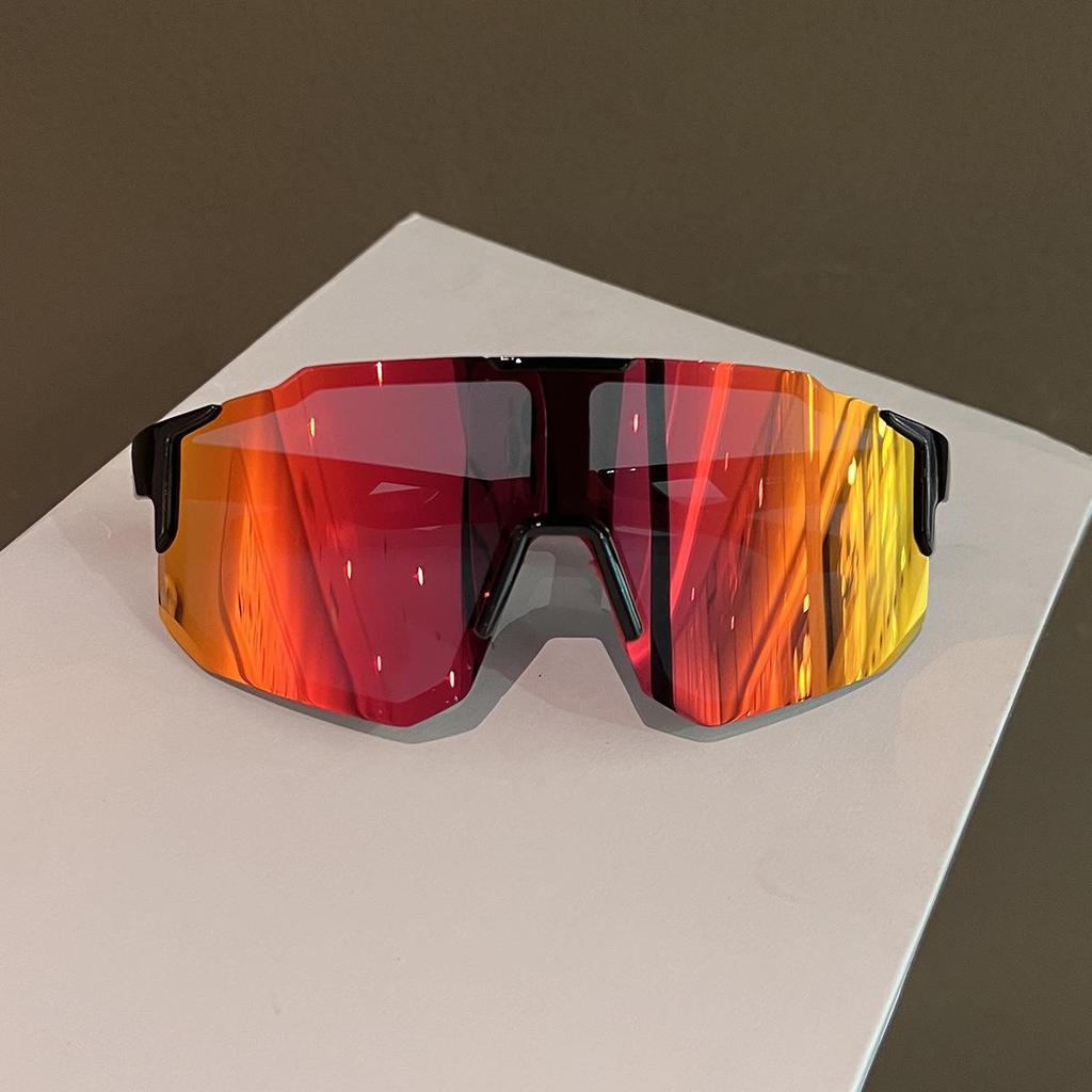 Trendy Photochromic Cycling Glasses – Windproof, Sandproof Sunglasses for Running, Mountain & Road Biking.