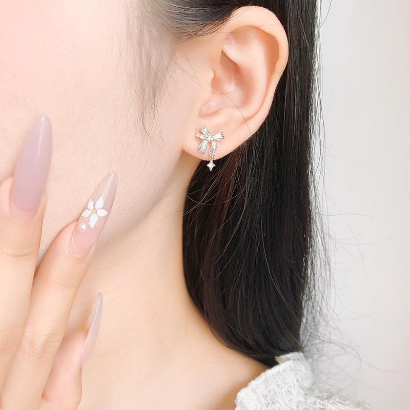 Minimalist Luxury Bow Tassel Star Earrings Comfortable Sleep Friendly Niche Design Cartilage Clip On Ear Studs For Women