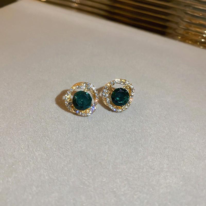 Silberne Nadel Grüne Zirkon C-förmige Ohrringe: Europäische & Amerikanische Modeohrringe mit Diamanten für Damen.