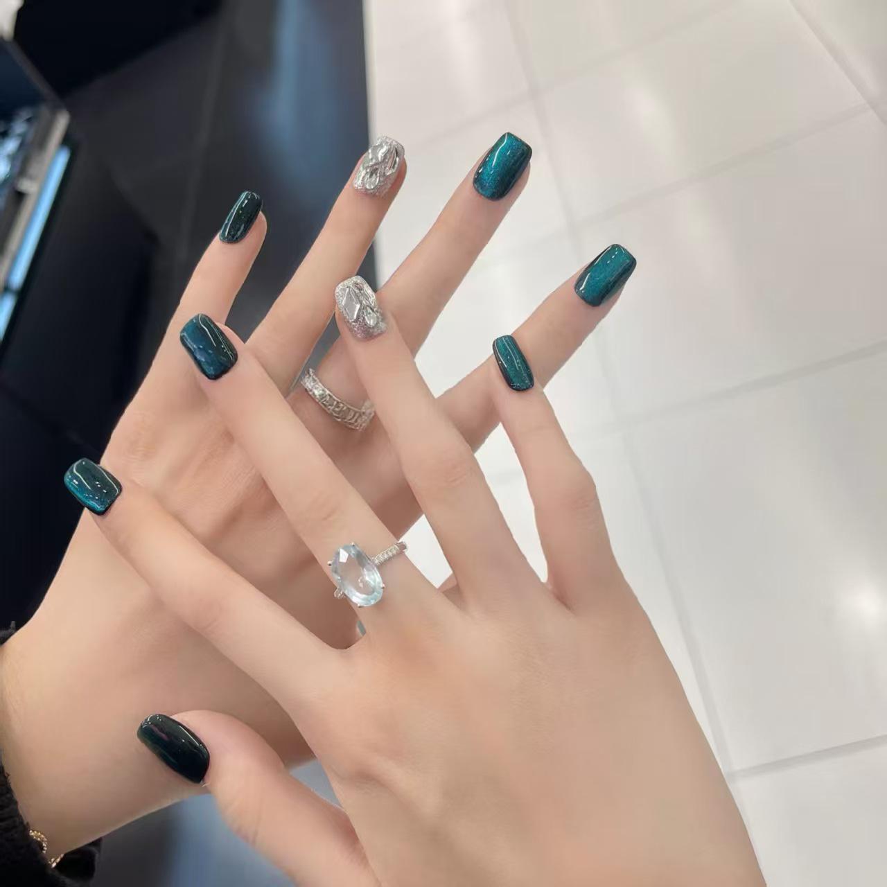 

Blue-Green Flashy Cat Eye Finished Rhinestone False Nails