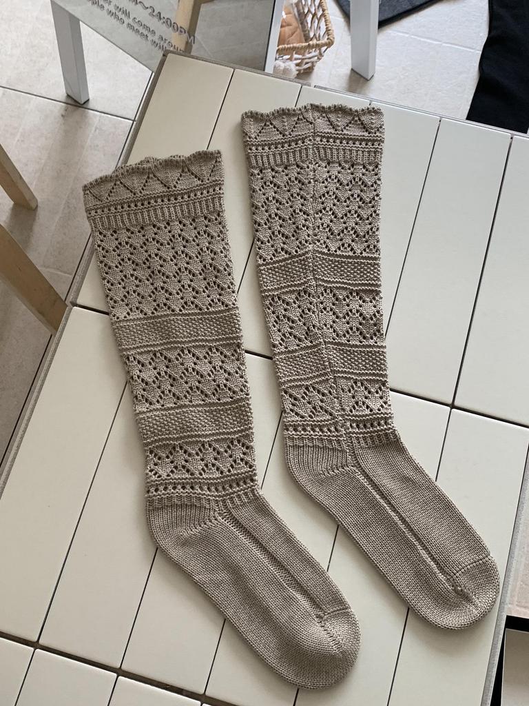 Wei Xue Autumn/Winter Hollowed Wool Slouch Calf Socks: Runway Style Knitted Lace, Warm & Slimming.