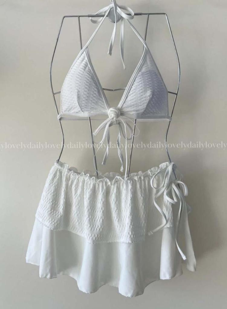 Women's Slimming Halterneck Two-Piece Swimsuit with Ruffle Skirt - Tummy Concealing, Vacation Style Swimwear
