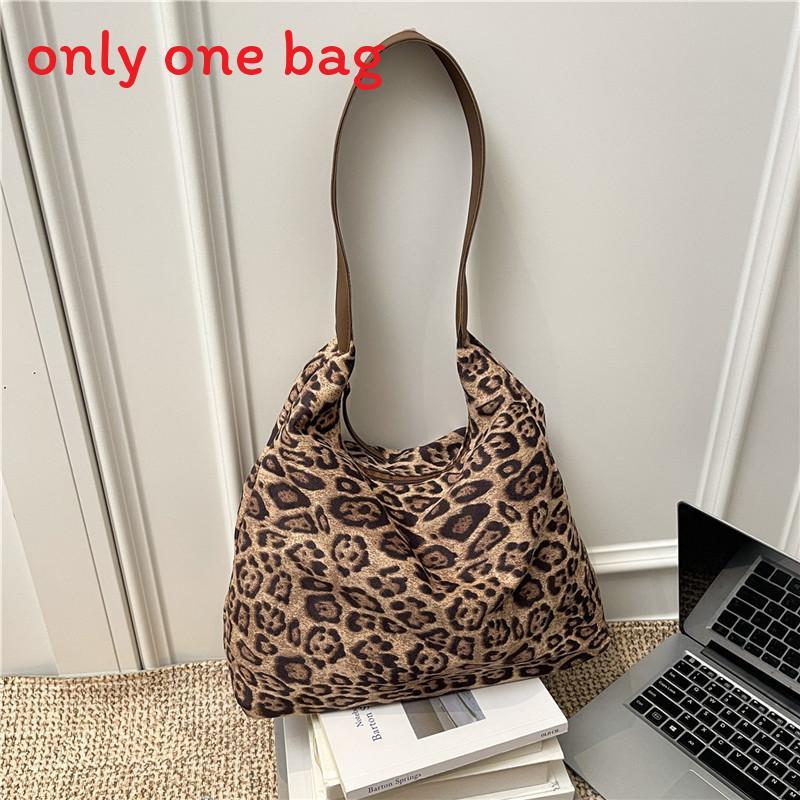 Modern Tote Bag With Special Material Large Capacity For Daily Commute And Street Style