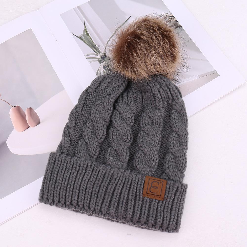 European and American fashion solid color simple warm comfortable knitted hat hairball decoration windproof face small wool hat