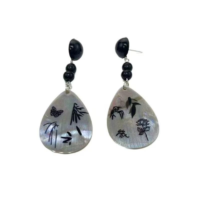 Floating light and shadow bamboo new Chinese retro shell metal fringed earrings light luxury fairy temperament woman
