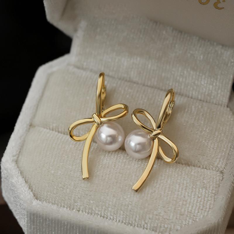 Women's Simple Fashionable Versatile Temperament Butterfly Bow Pearl Earrings