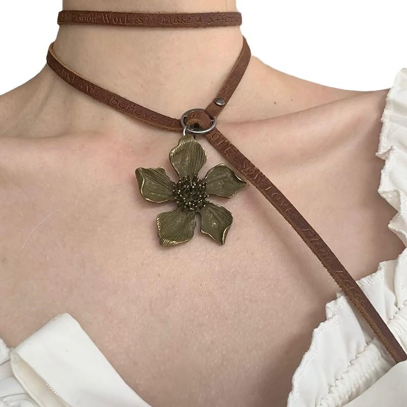 Dark Punk Sunflower Choker Necklace - High-End Niche Metal Jewelry for Women