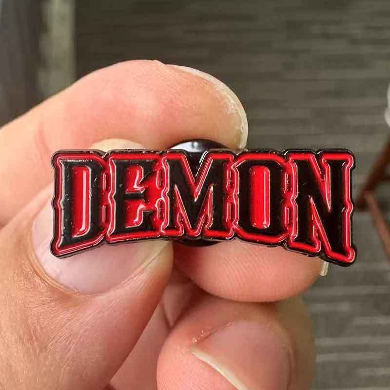 

Брошь на Хэллоуин с надписью Demon Фестиваль призраков Юмористический компьютерный значок Новинка Аксессуары для рюкзака Шляпы Одежды