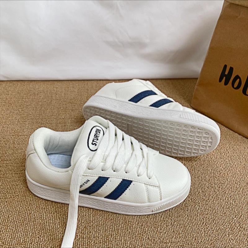 Lässige Brotschuhe Damen 2025 Frühling und Herbst neue dicksohlige beliebte Sport-Board-Schuhe flachsohlige vielseitige Nischen-weiße Schuhe