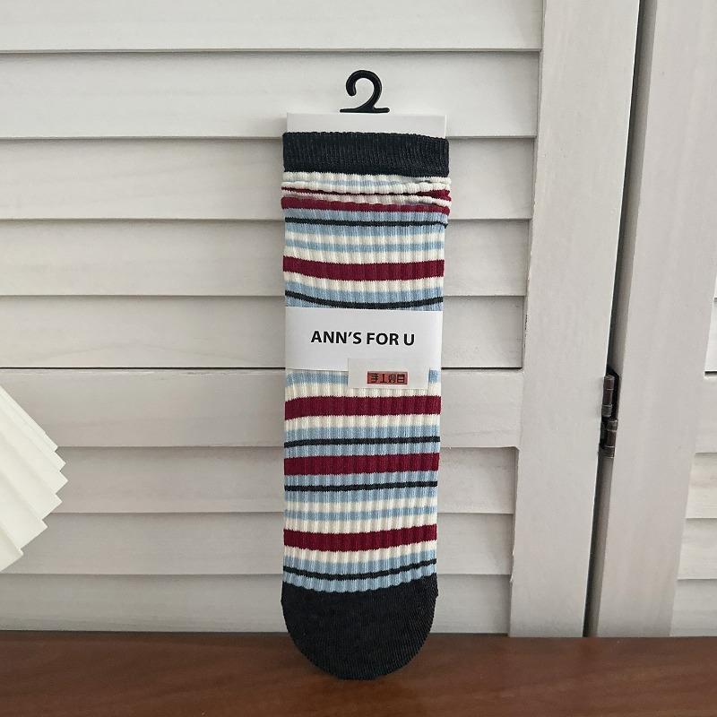 

Female Autumn New Trend Micro Pressure Boneless Stripe College Wind Tube Pile Cotton Socks 1 pair чёрный