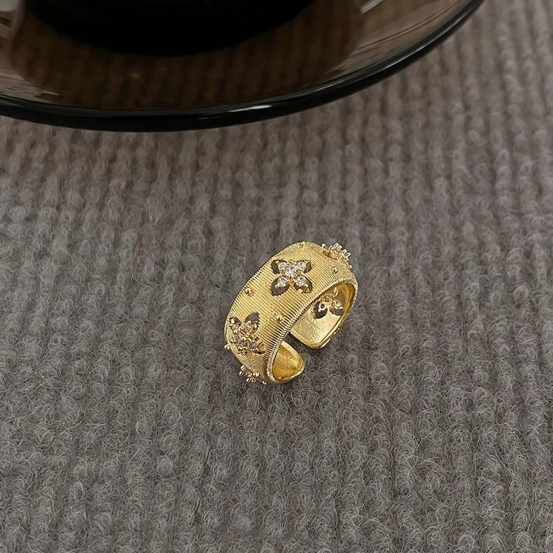 Women's Hollow Floral Palace-Style Adjustable Ring - Stackable, Elegant & Trendy
