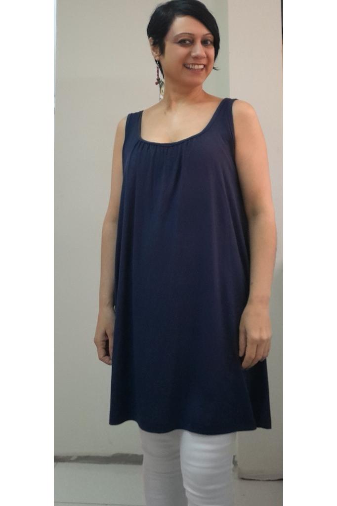 Damenstil Übergröße T-Shirt Marineblau gekämmte Baumwolle Viskose T-Shirt mit gerafften Vorder- und Rückenbändern
