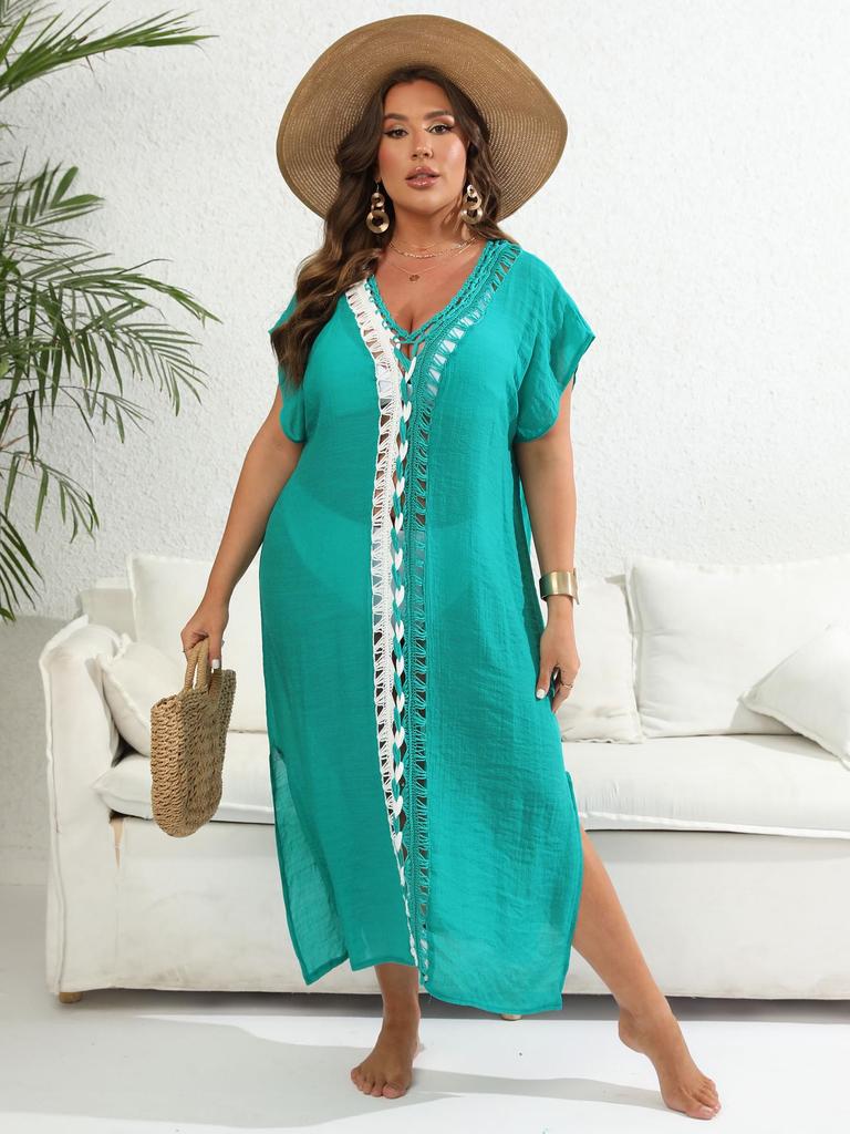Sukienka plażowa plus size ręcznie robiona na szydełku w blokach kolorów z głębokim dekoltem V i rozcięciem
