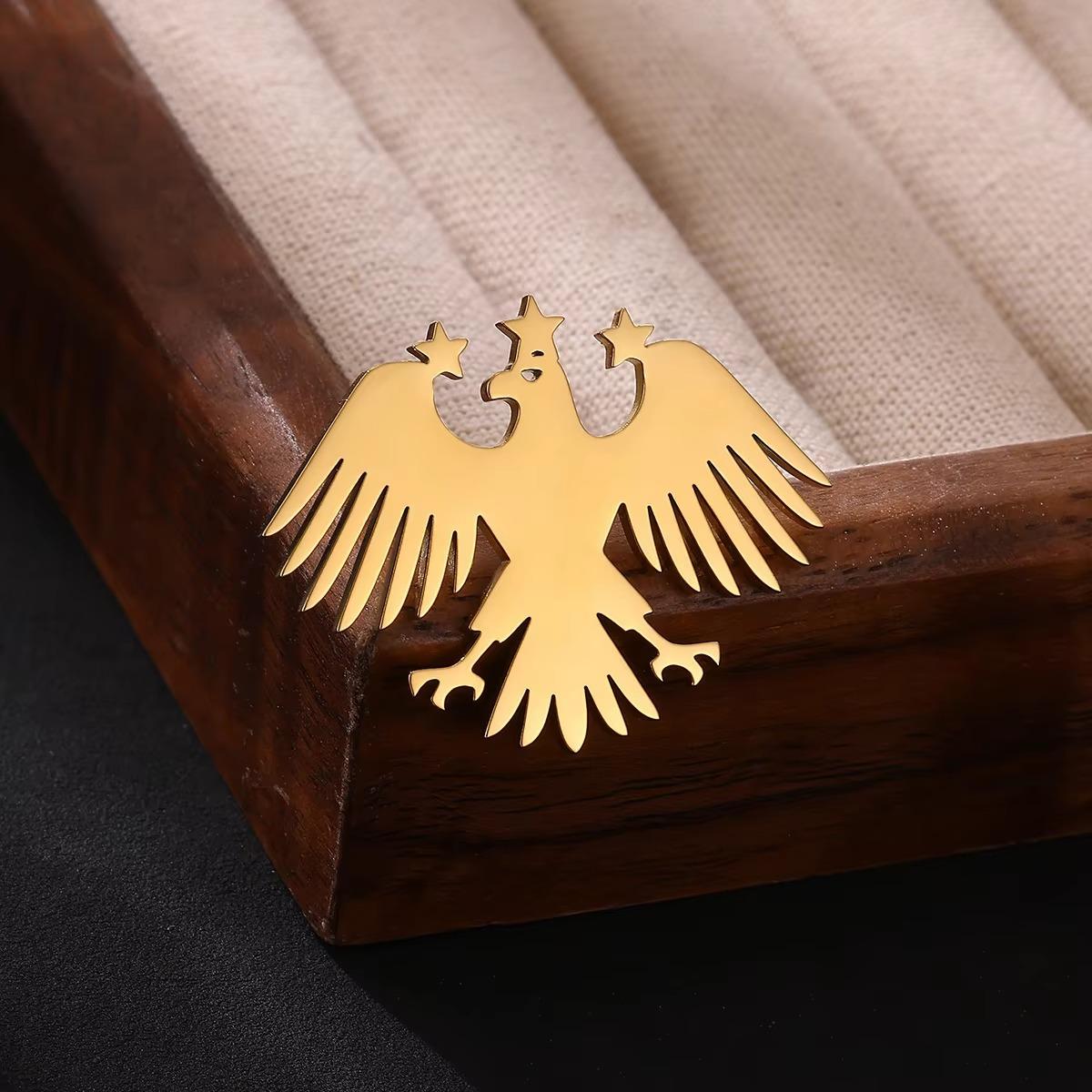 Punk Adler Brosche für Damen Herren Edelstahl Tiere Emblem Geometrische Brosche Anstecker Party Hypoallergener Schmuck Geschenk beige