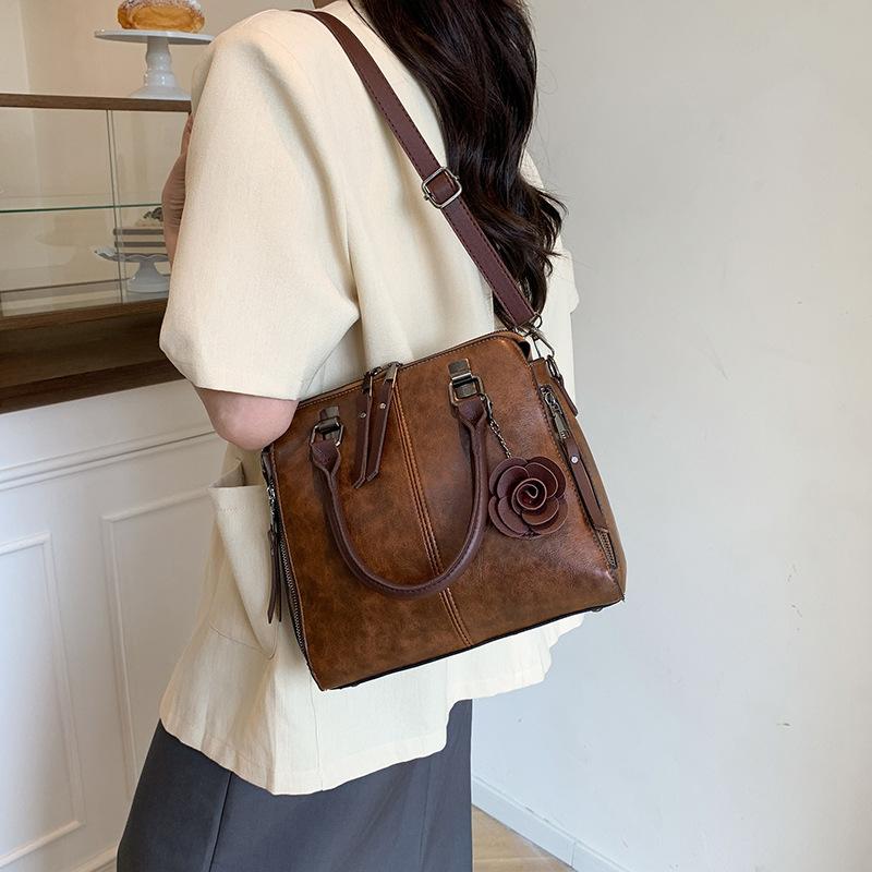 

Simple bag 2025 new high-end retro fashion versatile shoulder messenger handbag women s bag коричневий