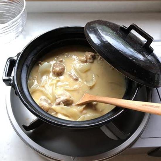 modern black earthenware Banko size for 1 to 2 diameter capacity texture of rough made of rough clay that feels warm in your has a heat storage so