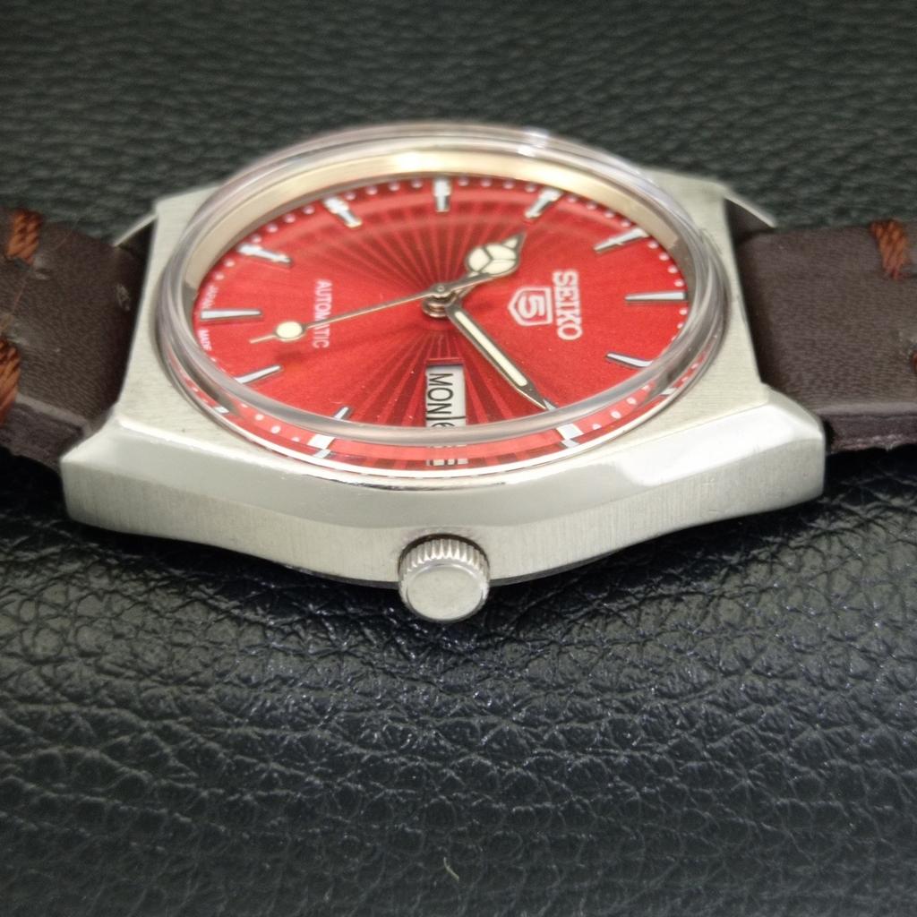 Seiko 5 AUTOMATIC JAPAN MENS 6309A VINTAGE RED COLOR DIAL WATCH A701246-5 R206a-a701246