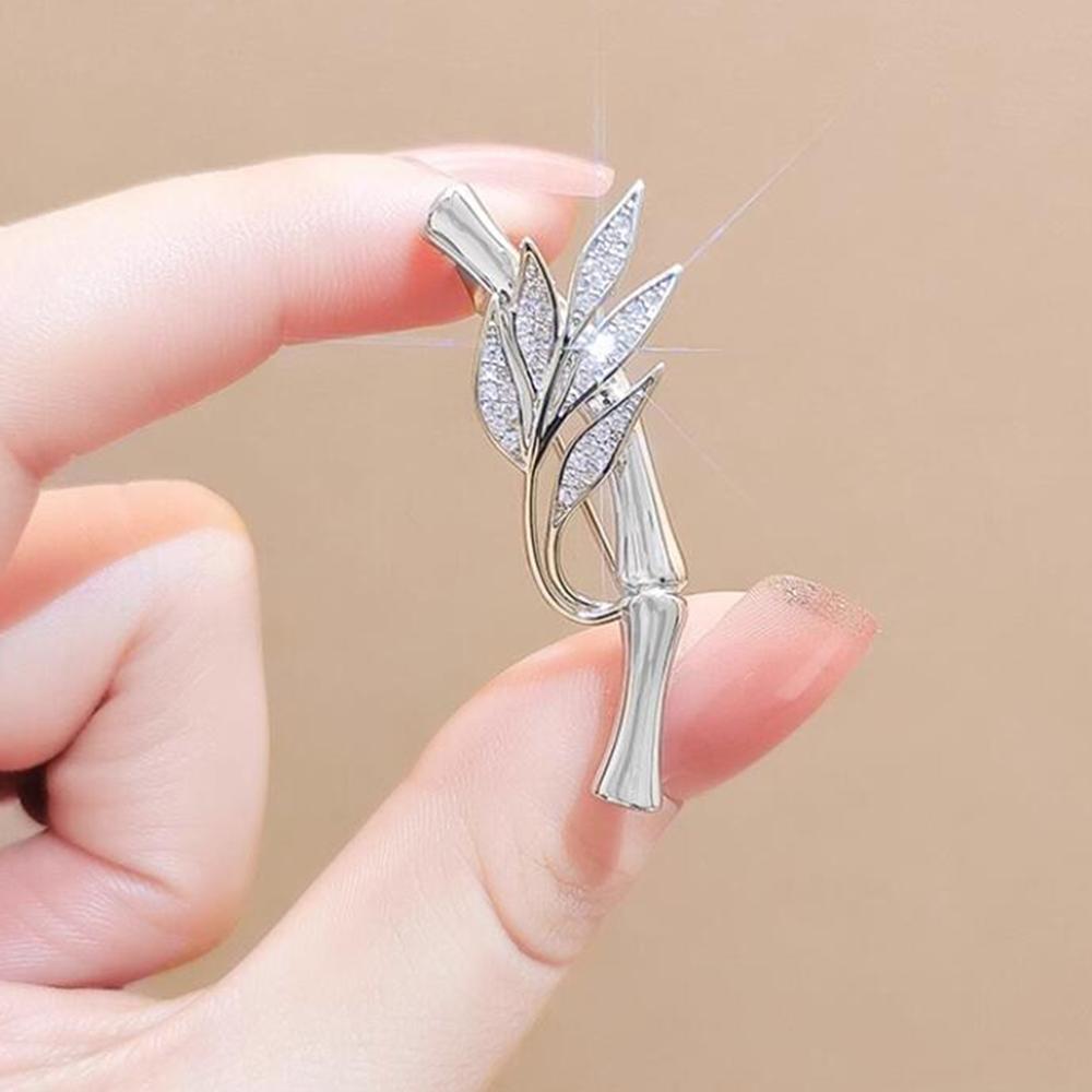 

Fashionable bamboo leaf zircon brooch, anti-exposure brooch for women, metal button to fix clothes, wedding party gift