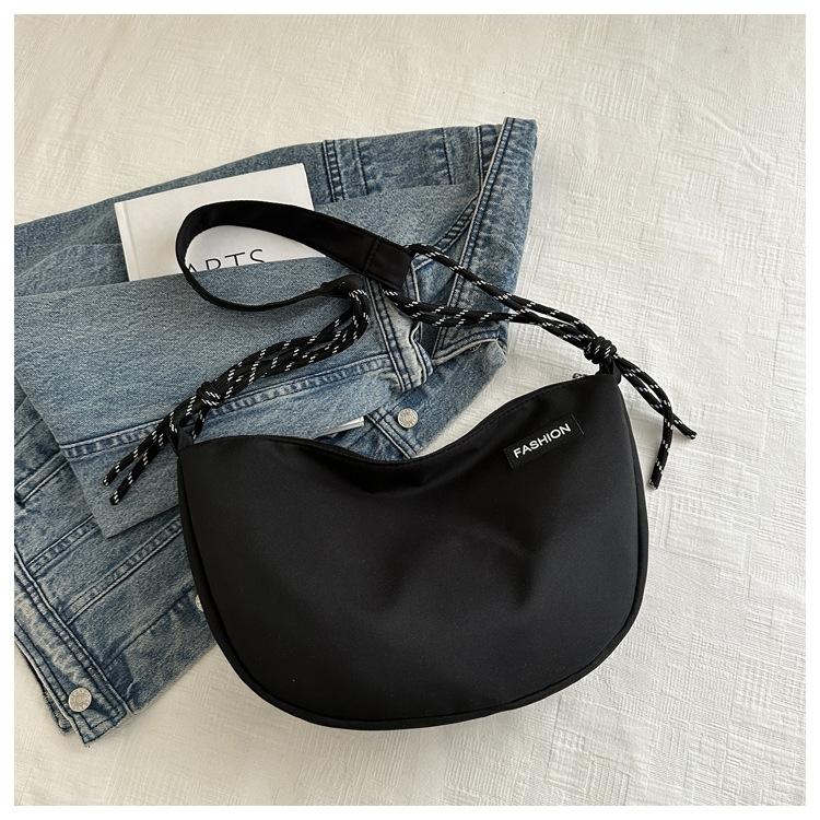 Neue geflochtener Riemen Trendige virale Umhängetasche Mode Schulter Knödeltasche