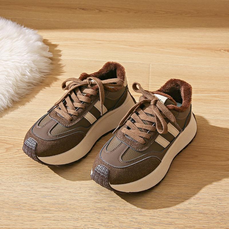 

BN022-1 New winter platform women s shoes heightened splicing board shoes student velvet leather board shoes 40 темно-коричневого кольору