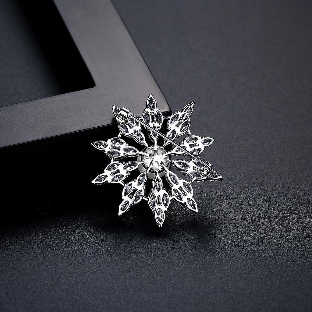 Jinse Pearl Snowflake Brooch: Elegant Cross-border Fashion Accessory for Women