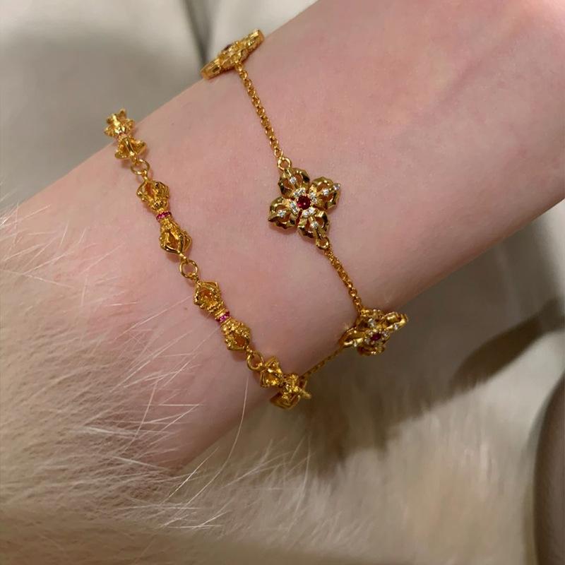 Zircon Four-leaf Clover Bracelet Light Luxury High-end Fashion Retro Bracelet Personality Temperament Jewelry