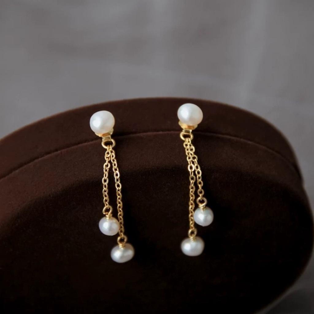 Natural freshwater pearl short URL strip pendant stud earrings women's ins niche 11k gold bag design high-end versatile earrings