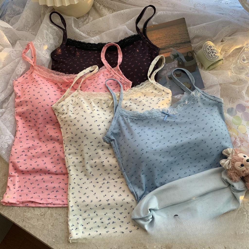 Korejská květinová čistá touha nosit malou vestu s vycpávkou na hrudi a ramínkem pro štíhlé tělo uvnitř i vně, nosit designový pocit integrovaného topu