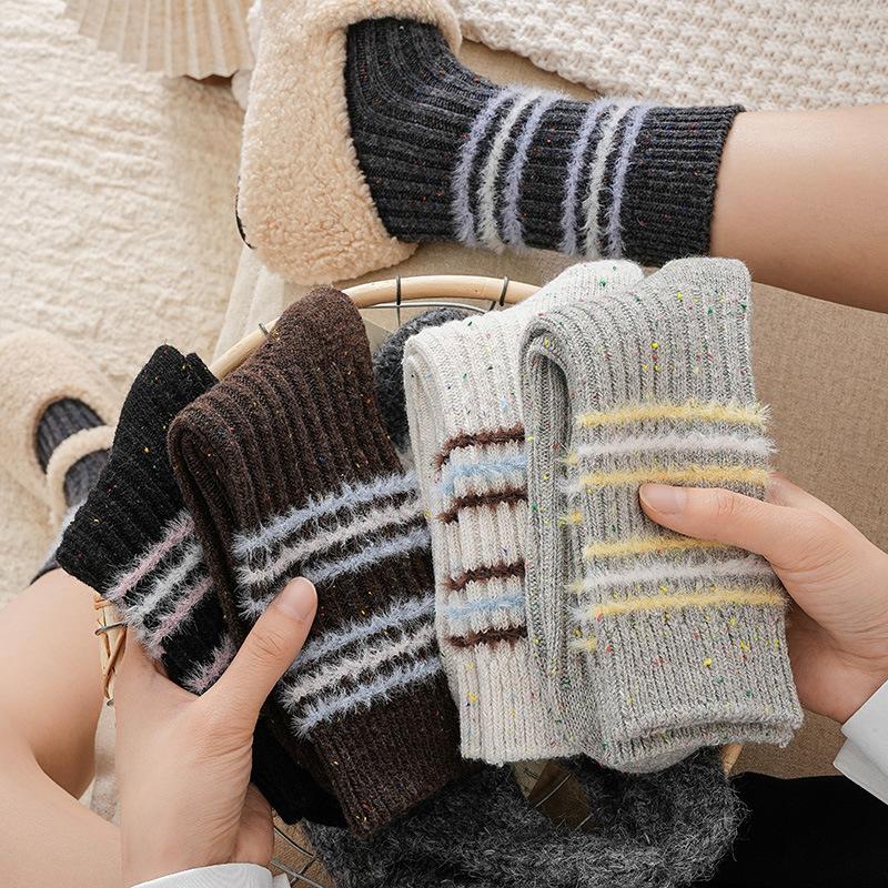 Socken Mittelhohe Socken Saison Warmes Fleece Verdickte Wollsocken Retro Flockstreifen Internet-Berühmtheit Stacking Socken