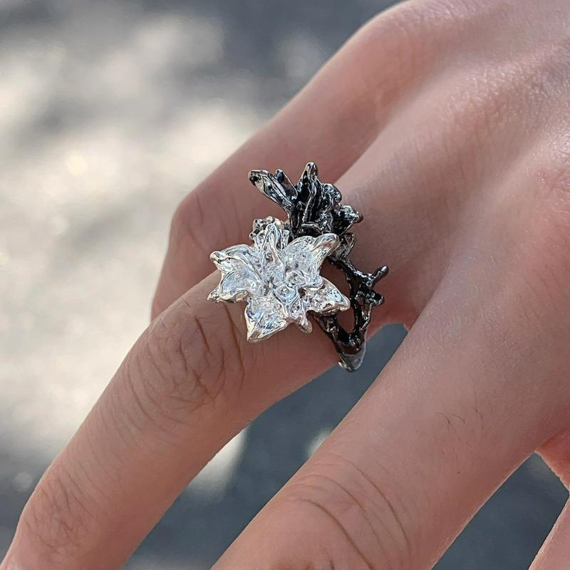 Fashion Black and White Mandala Flower Ring for Women Men Personality Metal Punk Unique Party Finger Rings Jewelry Accessories