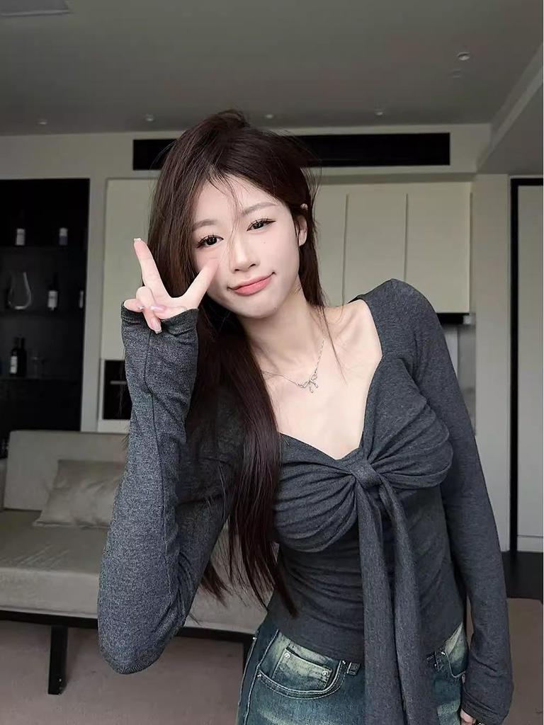 Women's Red Lace-up Bow Long-sleeve Square Neck Slim-fit Top for Autumn/Winter