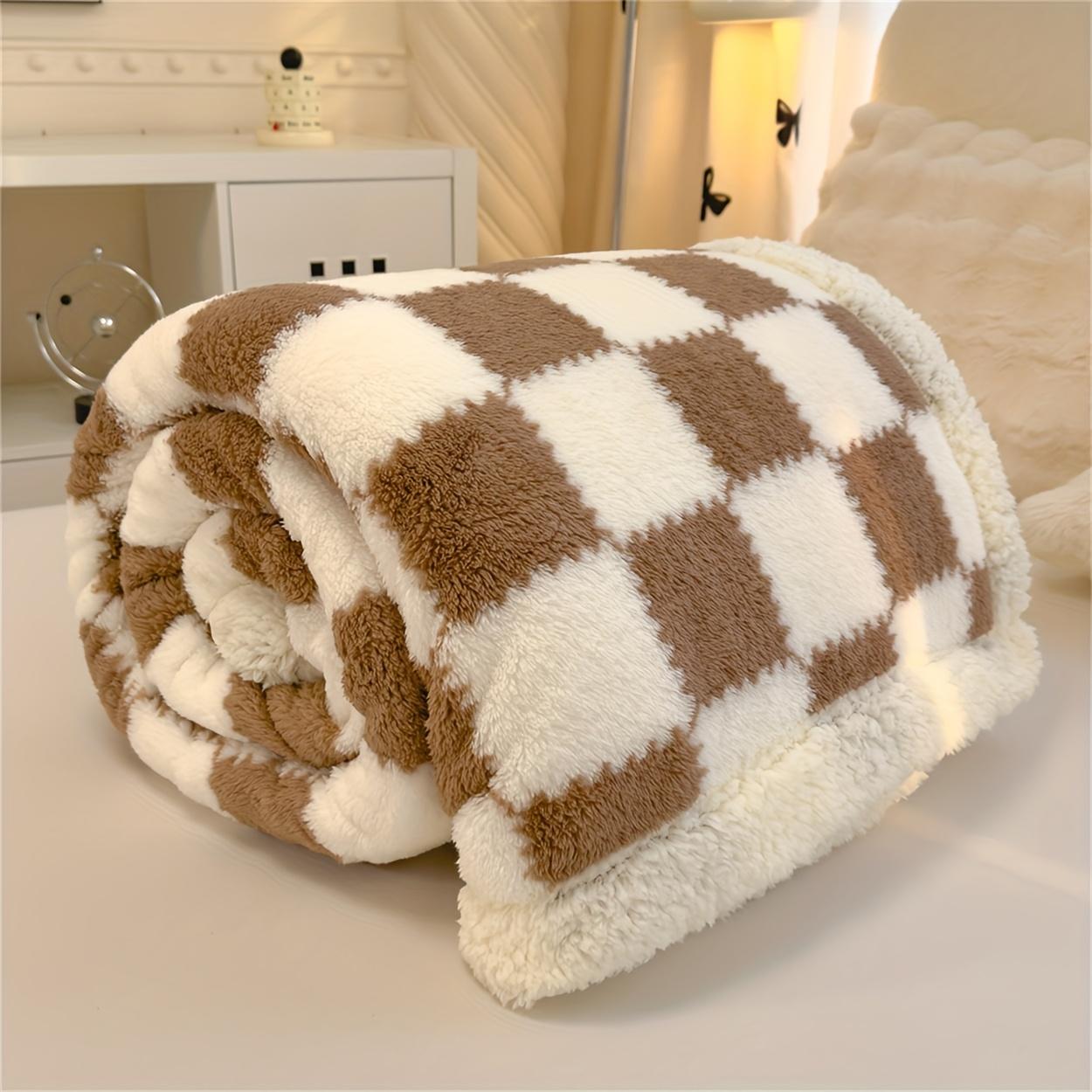 

Double-Layer Plush Blanket, Cozy All-Season Throw. Soft, Machine Washable for Bed & Sofa. Luxury Comfort! 200 x 230cm темного кольору хакі