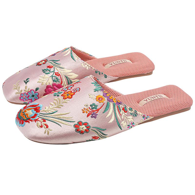 Fashion Luxury Silk Satin Slippers Women Chinese Embroidered Flower Design House Slippers Light Comfortable Winter Warm Mules Flip Flops